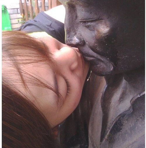 寂寞的女屌丝。啥都亲。