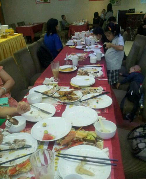 饿死鬼托生的客人。一个个饿坏了