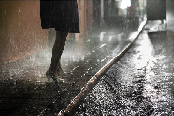 在雨中漫步