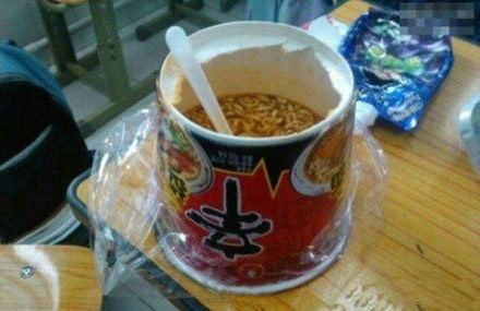 你见过这样吃泡面的么？