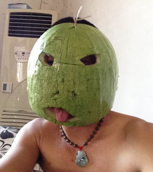 西瓜太郎吐舌头