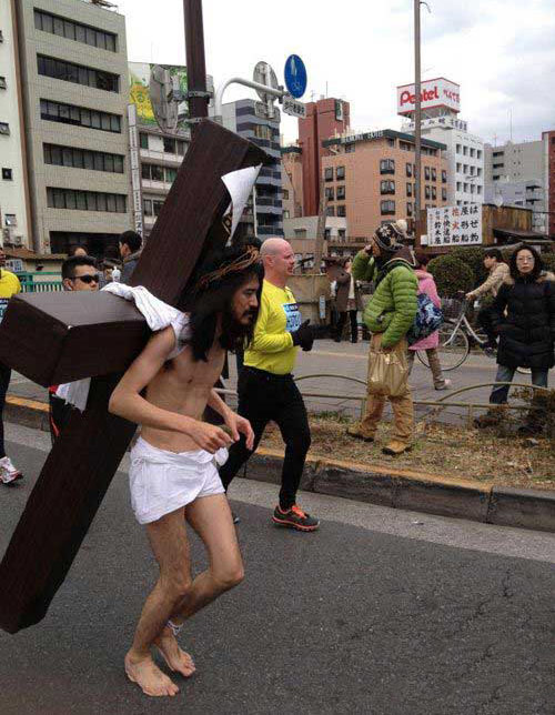 上帝活着回来了。
