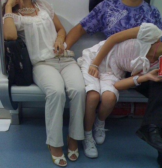 唉，吃着碗里的看着锅里的。