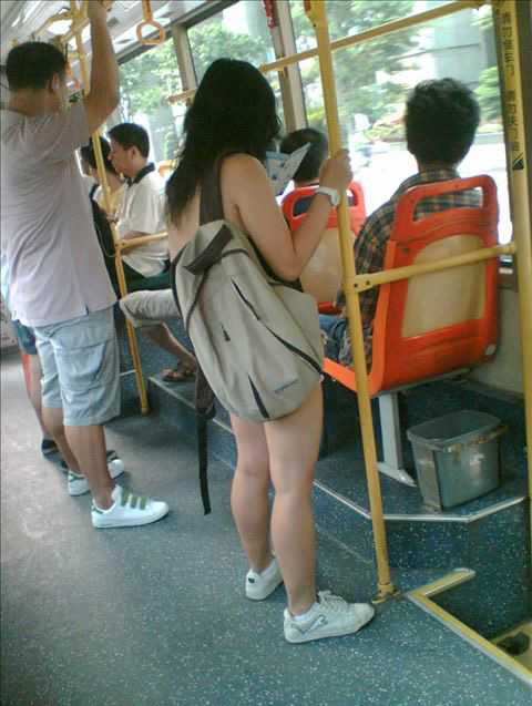 视觉错位的悲剧，妹子你穿衣服没啊