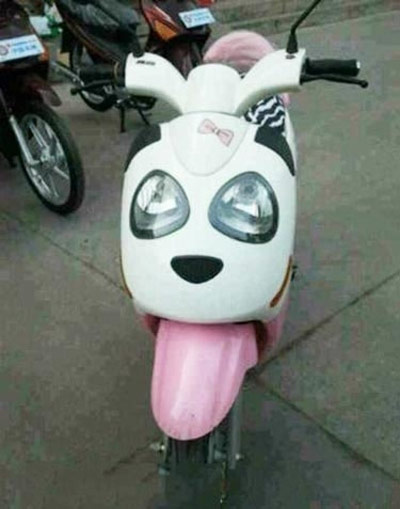 大眼睛，长舌头。。。。喜感了。