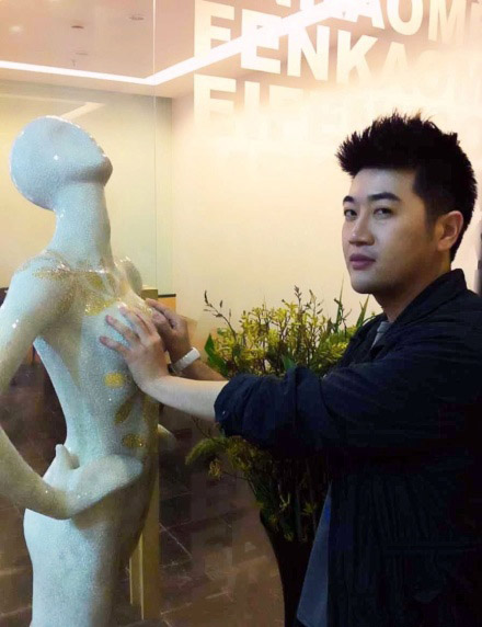 哈哈！好色男~