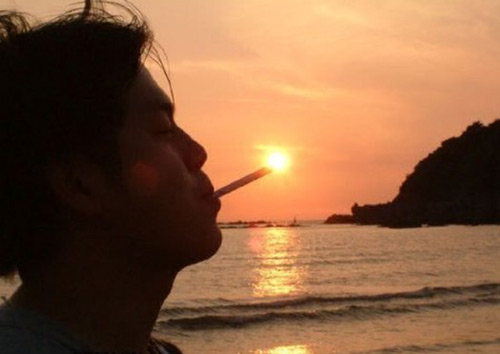 用太阳光点烟