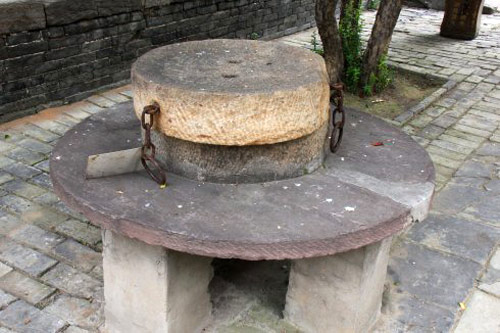 石磨，用于磨面粉