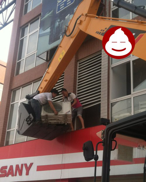 神一样的空调安装工人。膜拜了。