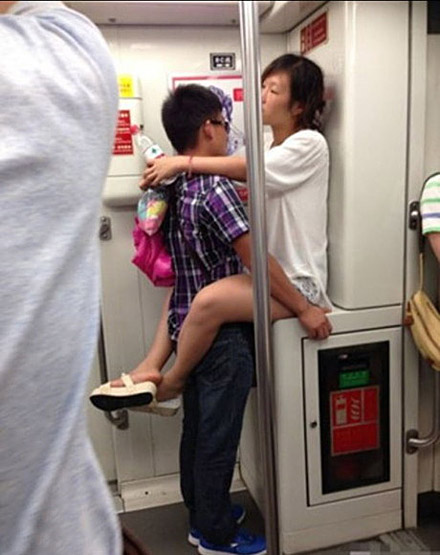 小情侣他们还会这样。