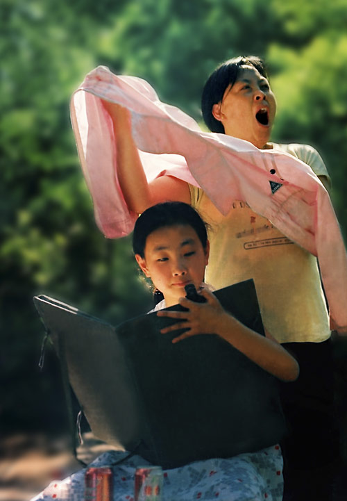 陪画--即使累到哈欠连天也决不松手.屹立不倒