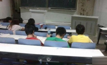 红绿灯组合红遍校园