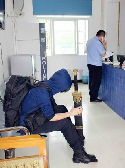 作为一个孤独的侠客，杀人是要上派出所的。