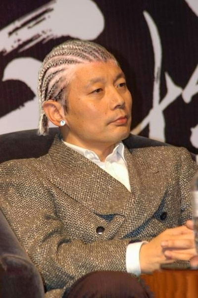 奇迹啊，葛优长头发了，还是拉毛的。
