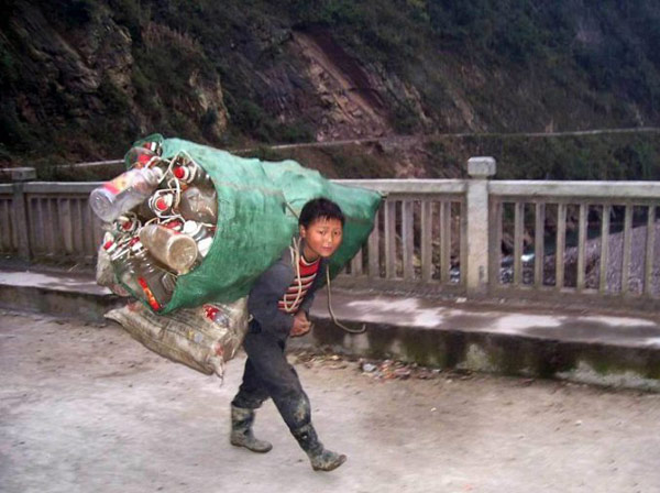 他做着成年人应该做的事情