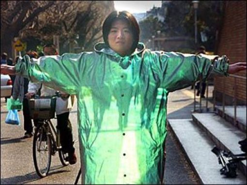 隐身衣，技术还不太完善
