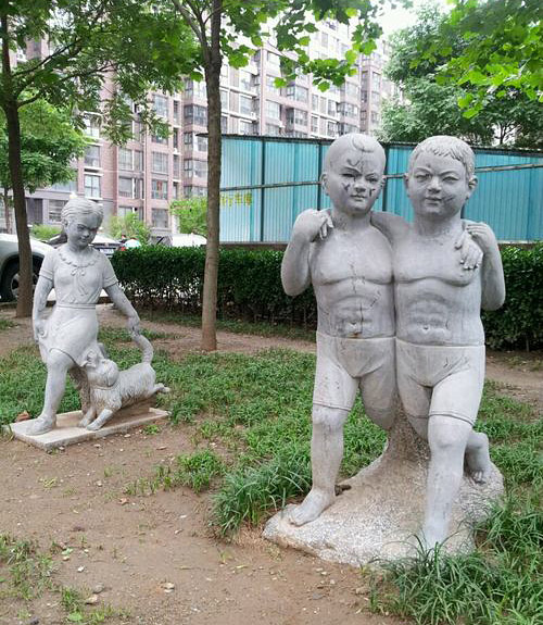 男孩和男孩，女孩和狗