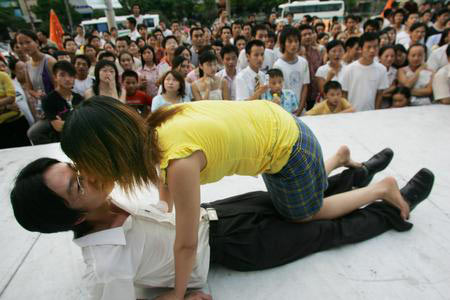 大庭广众之下接吻 真敞亮