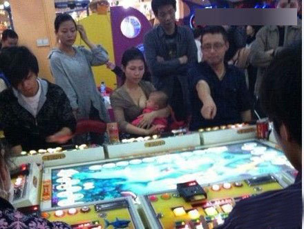漂亮妈妈。你孩子长大肯定有出息。