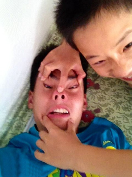二逼的英俊少男啊~