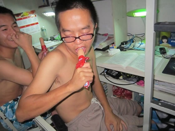销魂的吃香肠表情