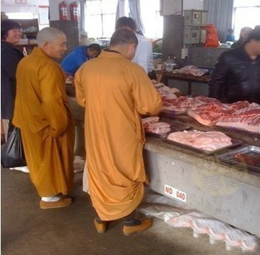 师兄，你看这块肉怎么样？师太会喜欢么？