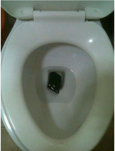1.买个大屏幕的手机多么的重要，2.苹果手机防水。