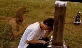 这张图告诉大家。人死了不要哭泣。如果你哭泣。死人看着你伤心的样子 也会不开学。不愿意离去。天天陪着你。