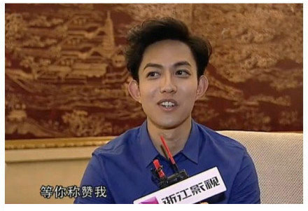 等你称赞我长的帅！哈哈哈！