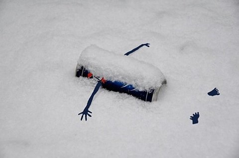 牺牲在雪地里的易拉罐