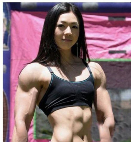 韩国萝莉脸肌肉女爆红网络