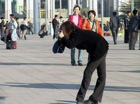 摄影师搞笑拍照姿势