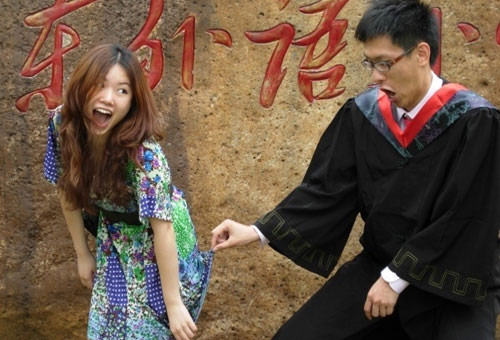 毕业留影，恶搞死了。
