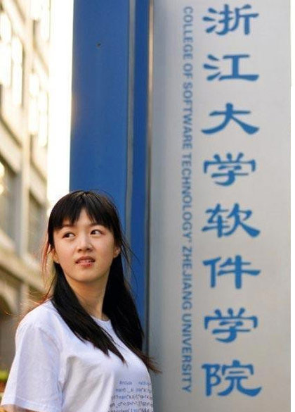 浙大软件学院的宣传照！有同学说是C，另一部分人坚持是C++……