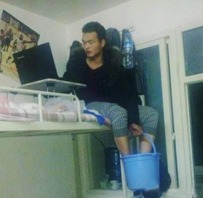 谁在二楼，洗个脚都这么麻烦。