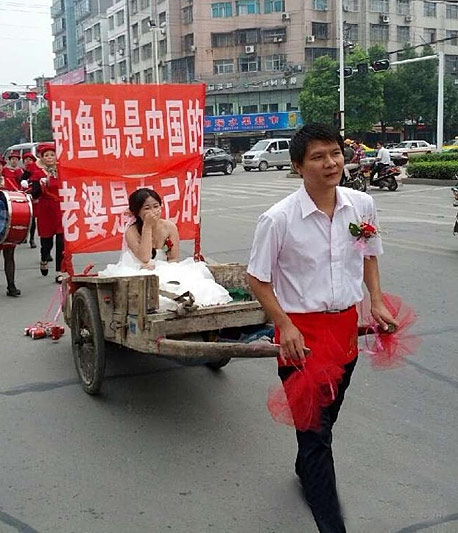 钓鱼岛是中国的，老婆是自己的。