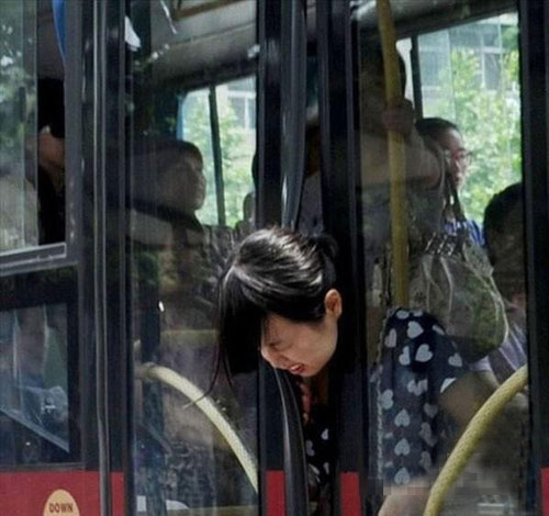 看吧，让你早点准备下车，你不准备。