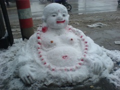 雪人版弥勒佛也这么有喜感