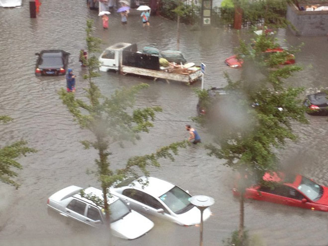 北京特大暴雨图片