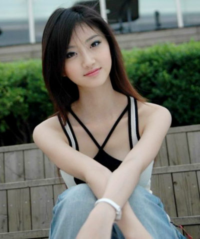 平胸美女图片