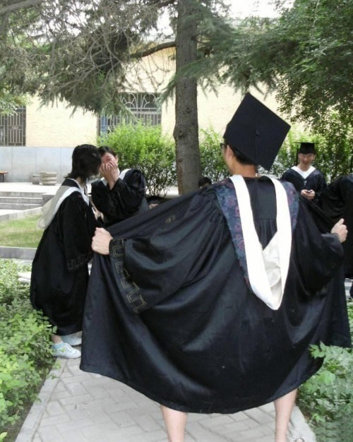 学生毕业雷照，雷死人不偿命。