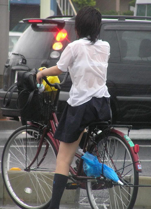 妹子，你不是带了雨伞么？