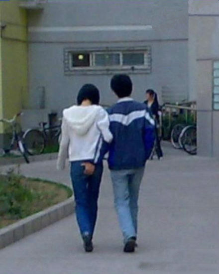 公共场合请忍住！！[哈哈][哈哈]，这太顺手了。