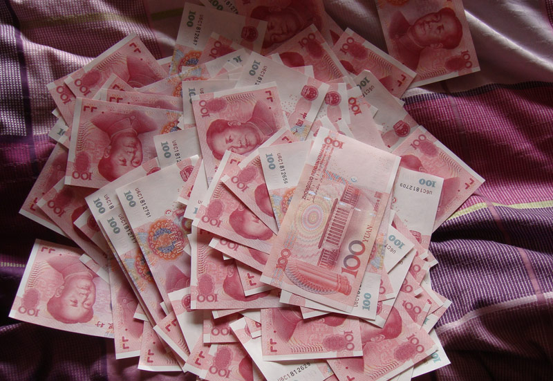 全部是崭新的100大钞