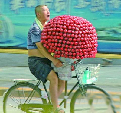 送花达人，满大街的羡慕眼神。