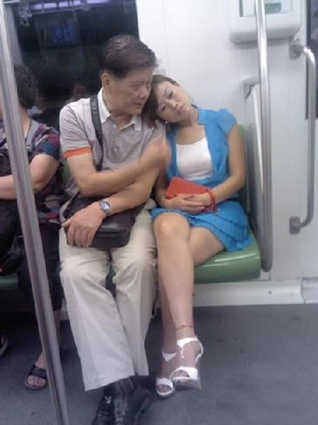 地铁上遇见了老男和少妻